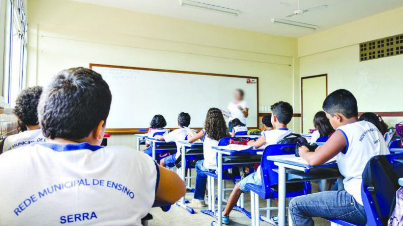 Concurso público na Serra disponibiliza 800 vagas com salário de R$ 4 mil para professores