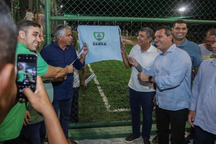 Comunidade de Vista da Serra I celebra inauguração de praça e campo society