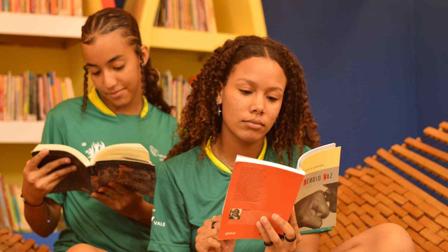 Poeta Teodorico Boa Morte dá nome a biblioteca da Estação Conhecimento na Serra