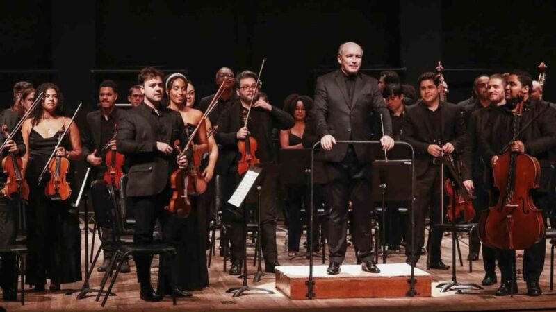 Orquestra Sinfônica do ES realiza concerto em Minas Gerais com regência de Helder Trefzger