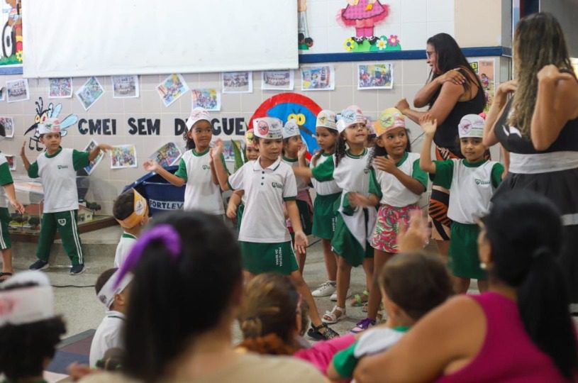 Alunos da Serra se engajam no combate ao mosquito da dengue na escola