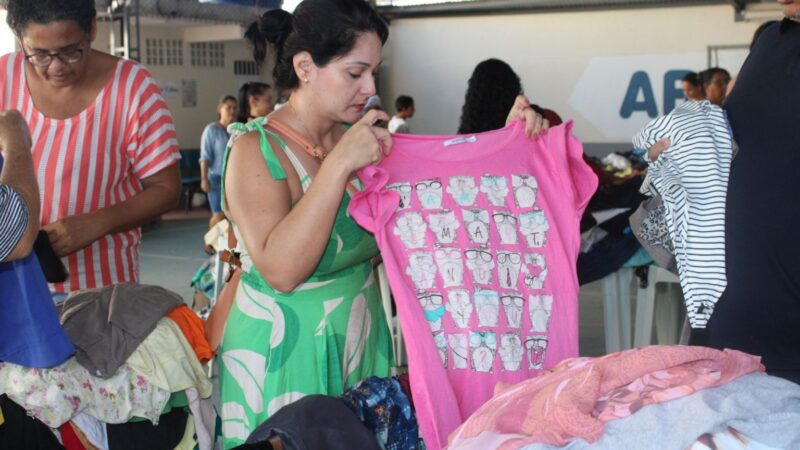 Apae realiza bazar na Serra com mais de 100 peças de roupas a partir de R$ 5