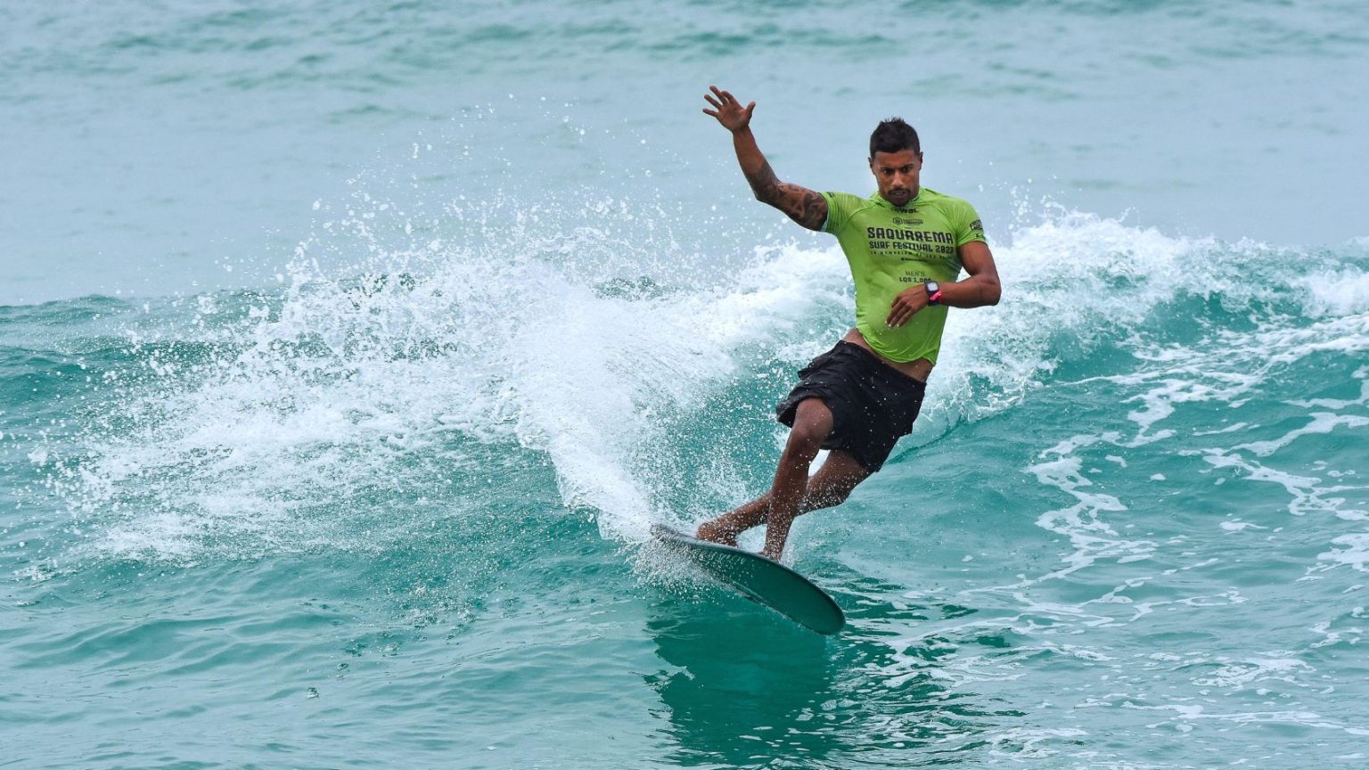 Atleta da Serra faz história ao conquistar título inédito no Sul-Americano de Longboard