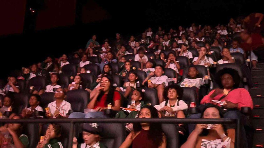 Alunos da Serra têm primeira experiência no cinema durante aula de campo