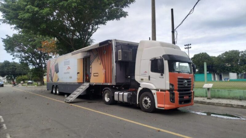 Carreta de cinema chega à Serra com filmes e pipoca grátis