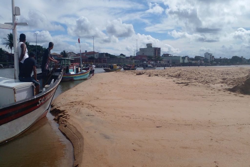 Pescadores de Nova Almeida pedem com urgência píer no rio Reis Magos, informa vereador Antônio Carlos C&A