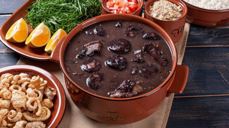 Jacaraípe terá domingo animado com feijoada, samba e brasilidades