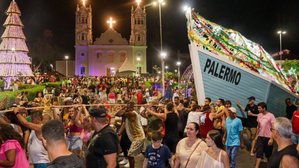 Festa de São Benedito continua na Serra com puxada e fincada do mastro