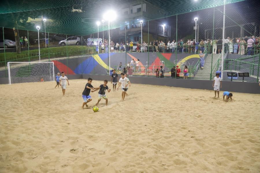 Inauguração de nova praça traz alegria aos moradores de Maria Níobe