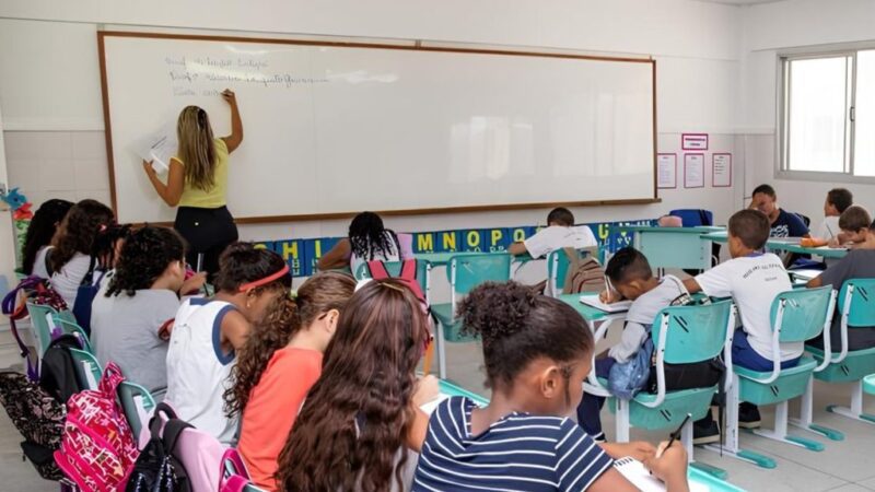 Serra inicia convocação de professores aprovados em concurso público