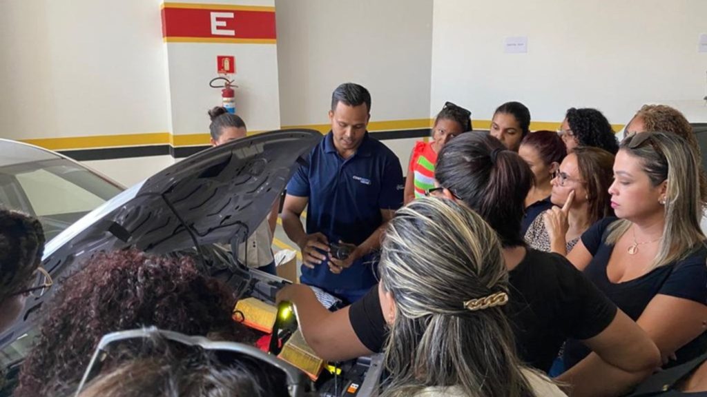 Curso de mecânica gratuito para mulheres na Serra; veja como se inscrever