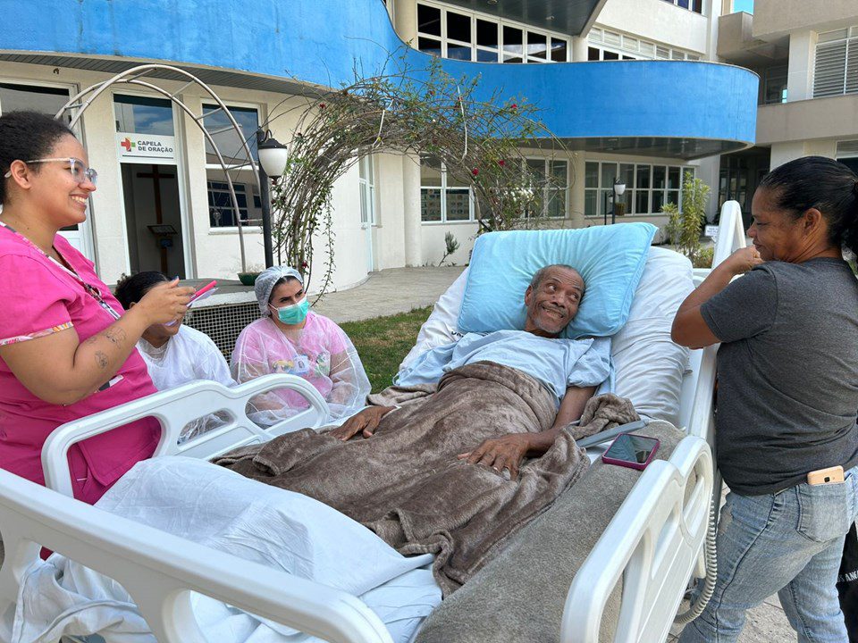 Projeto realiza desejo de paciente internado há um mês no Jayme Santos Neves