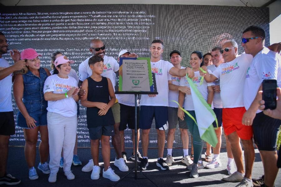 Com muita emoção, Serra comemora entrega da Ciclovia Aline Bianca