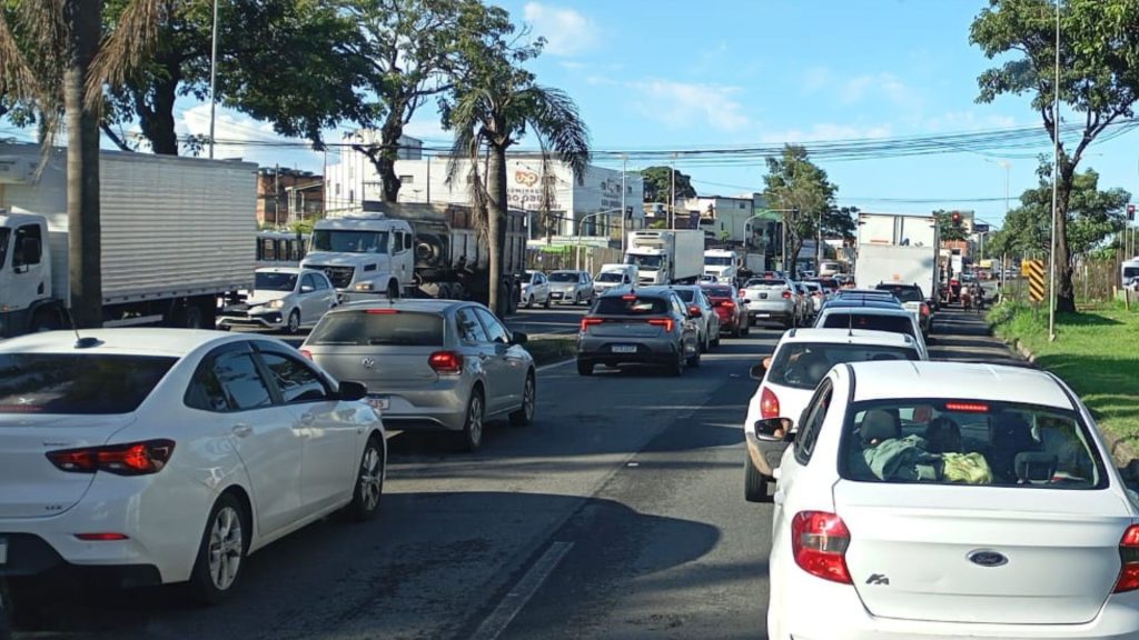 Protesto causa caos na Serra, trava trânsito e atrasa ônibus lotados