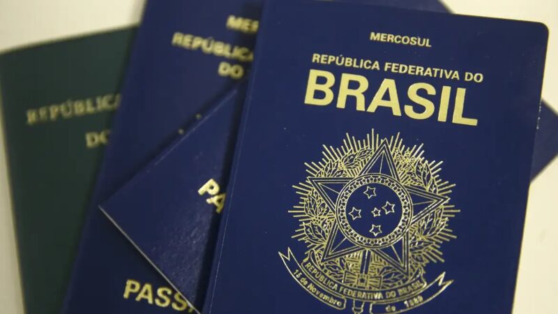 Governo Federal avalia tornar emissão de passaporte mais cara