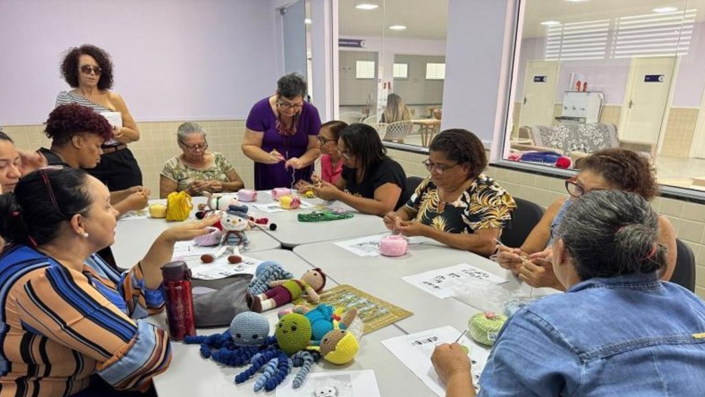 Casa da Rosa oferece oficinas de artesanato temático para renda extra nesta Páscoa